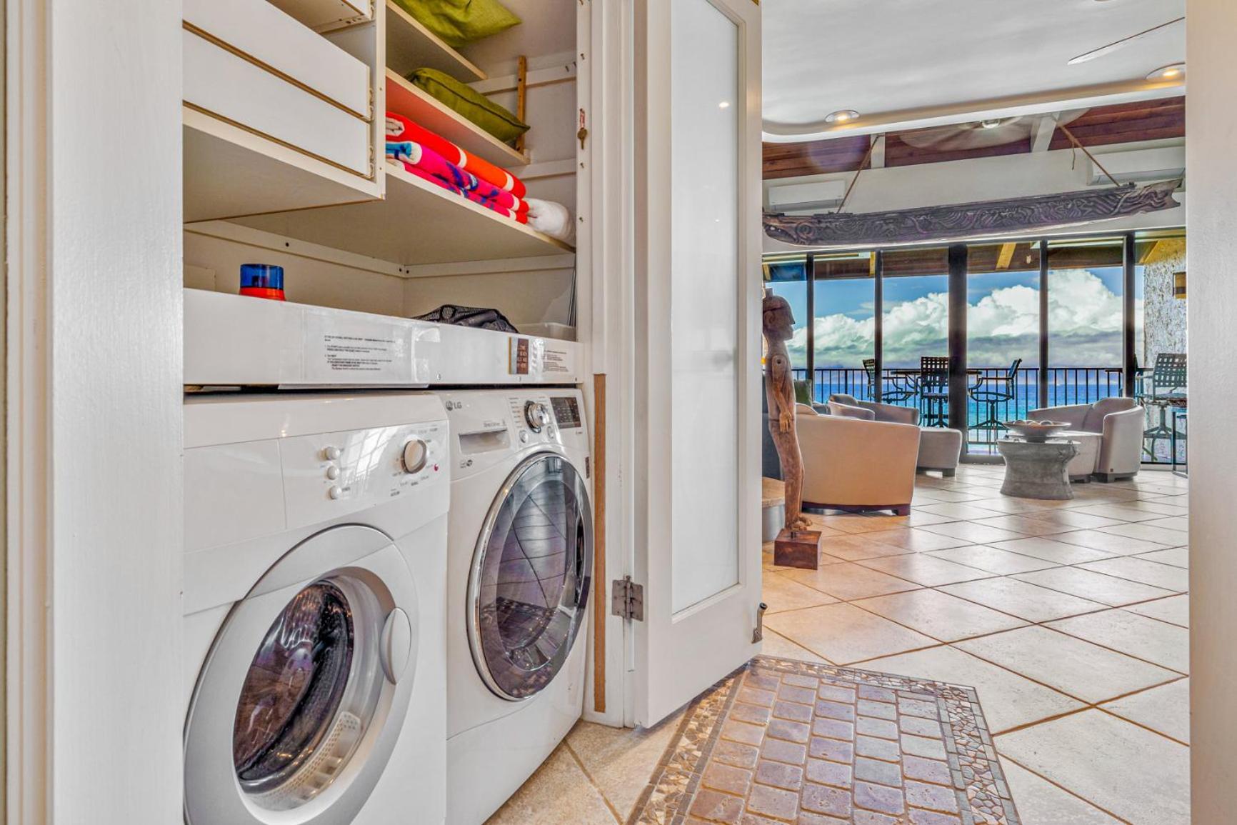 The Noniluna Two - Sleeps 9 Plus Pack N Play Lahaina Exterior photo