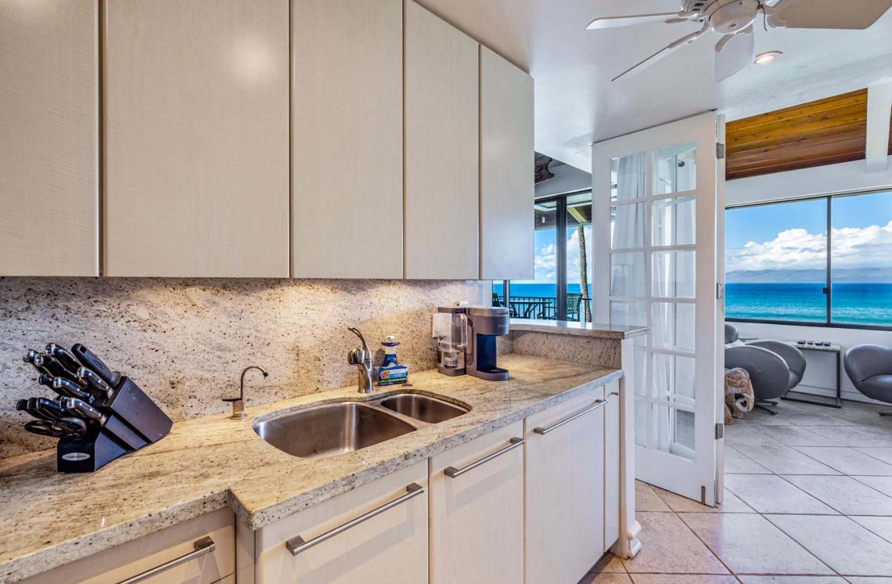 The Noniluna Two - Sleeps 9 Plus Pack N Play Lahaina Exterior photo
